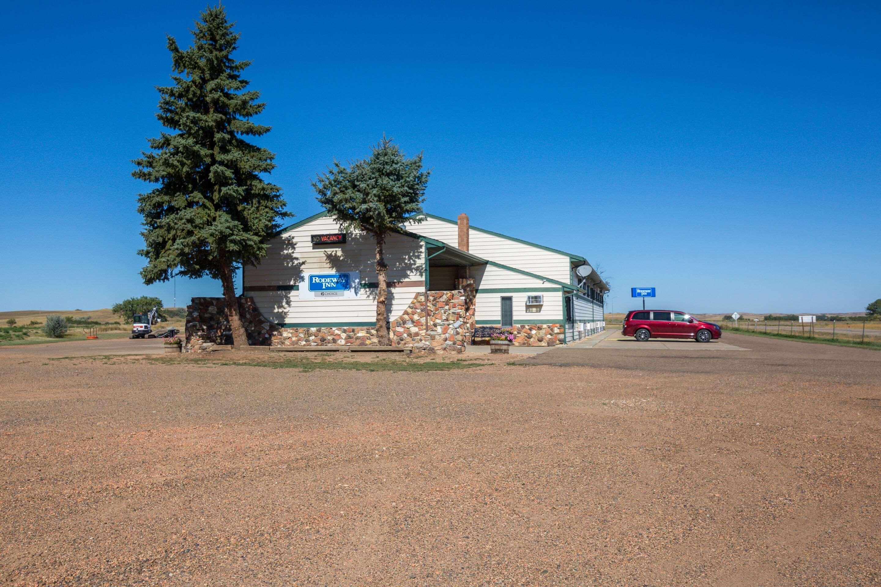 Rodeway Inn Gateway To Medora T-Roosevelt & Makoshika State Park Wibaux Exterior foto