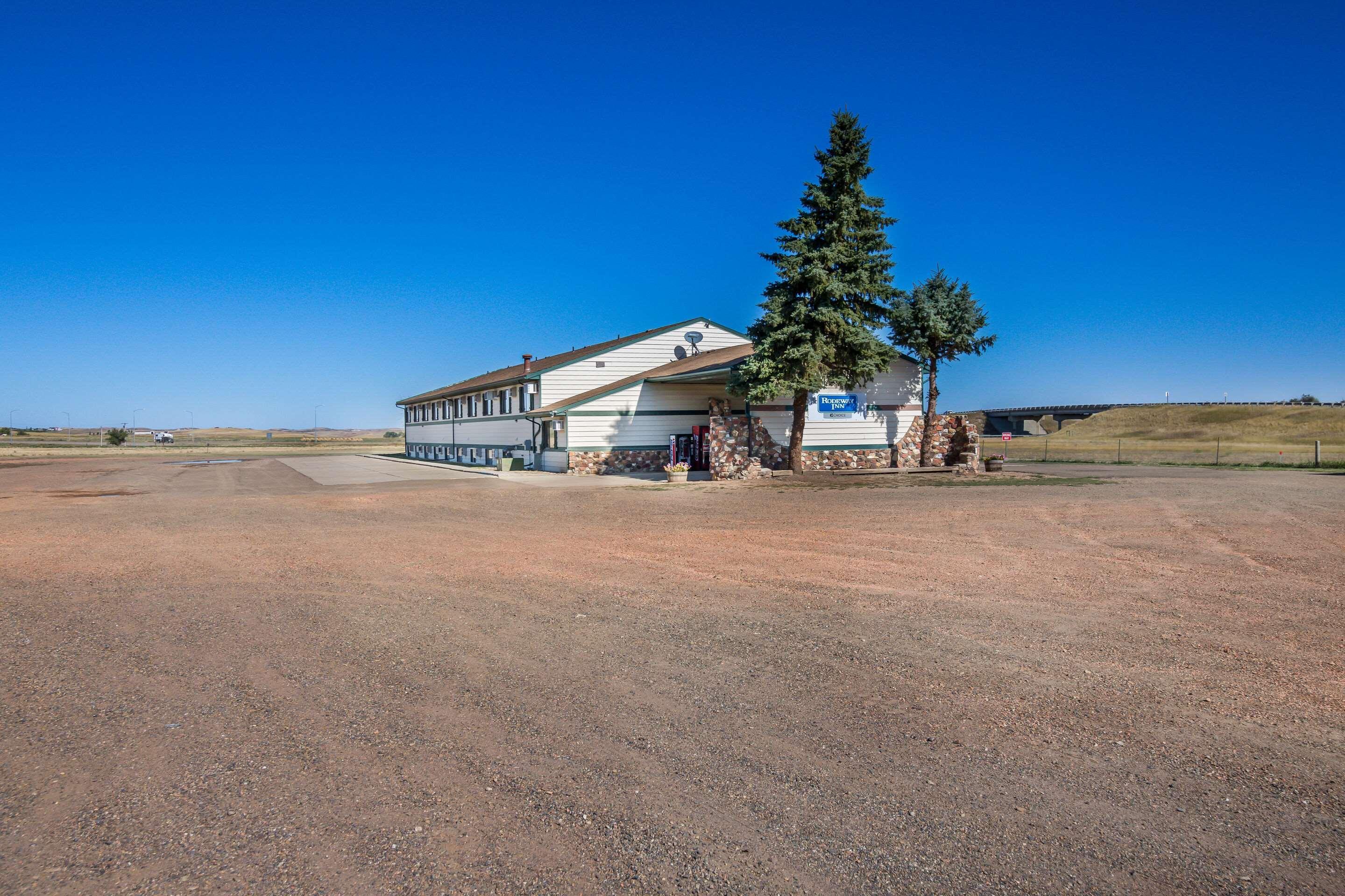 Rodeway Inn Gateway To Medora T-Roosevelt & Makoshika State Park Wibaux Exterior foto